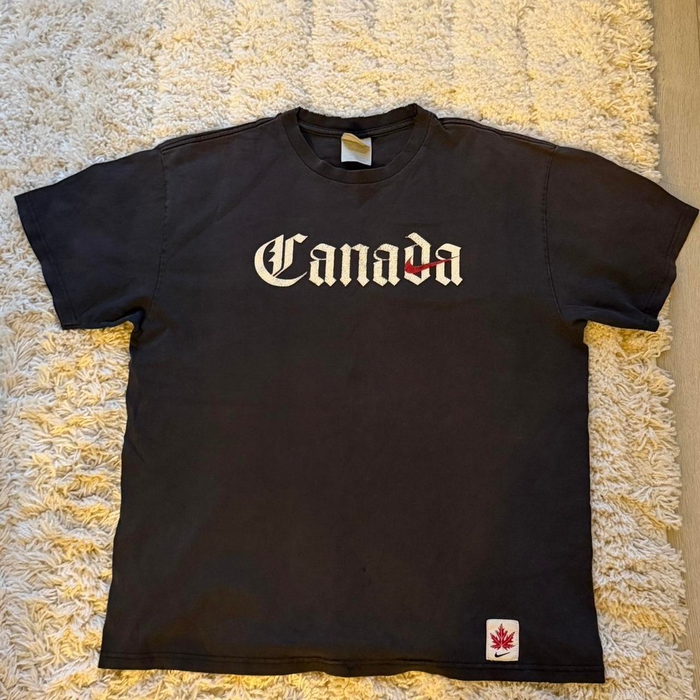 Vintage Nike black Canada tee with red accents Grey tag Size L